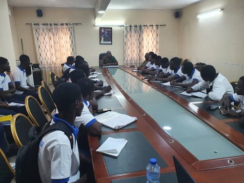 séance de débriefing avec le Directeur général de l&#x27;ANAMET